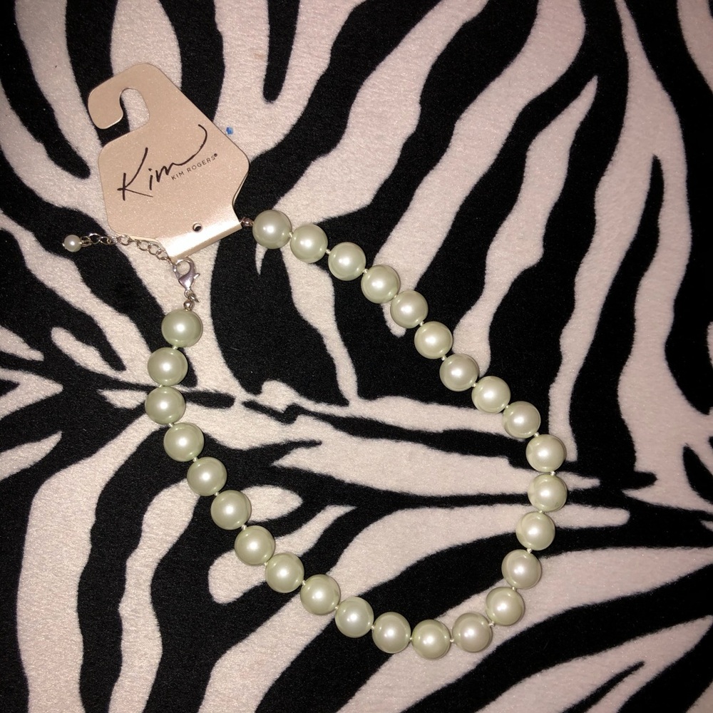 NEW Gorgeous faux pearl necklace !